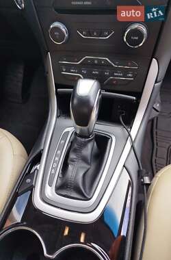 Внедорожник / Кроссовер Ford Edge 2016 в 