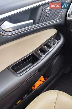 Внедорожник / Кроссовер Ford Edge 2016 в 