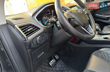Позашляховик / Кросовер Ford Edge 2015 в 