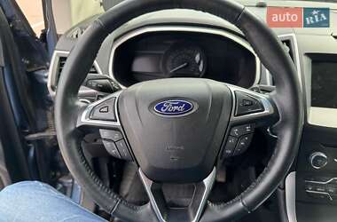 Позашляховик / Кросовер Ford Edge 2018 в 