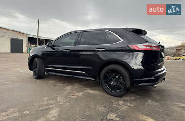 Позашляховик / Кросовер Ford Edge 2019 в 