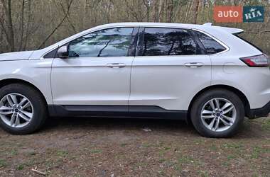 Позашляховик / Кросовер Ford Edge 2015 в 