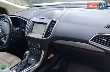 Позашляховик / Кросовер Ford Edge 2015 в 