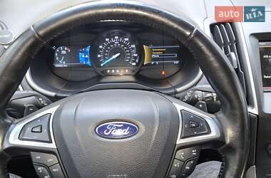 Позашляховик / Кросовер Ford Edge 2015 в 