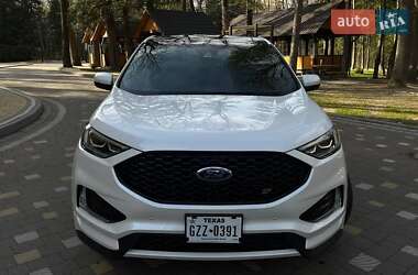 Позашляховик / Кросовер Ford Edge 2019 в 