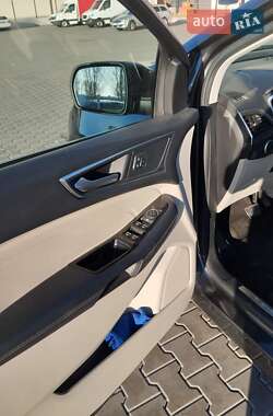 Позашляховик / Кросовер Ford Edge 2018 в 