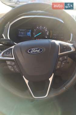Позашляховик / Кросовер Ford Edge 2018 в 