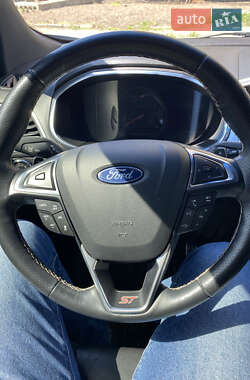 Внедорожник / Кроссовер Ford Edge 2019 в 