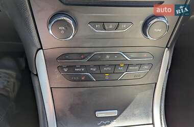 Внедорожник / Кроссовер Ford Edge 2015 в 