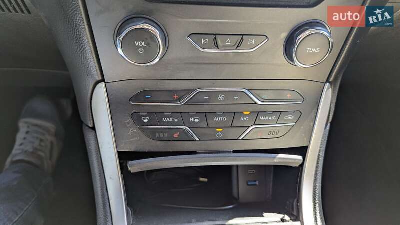 Внедорожник / Кроссовер Ford Edge 2015 в Полонном