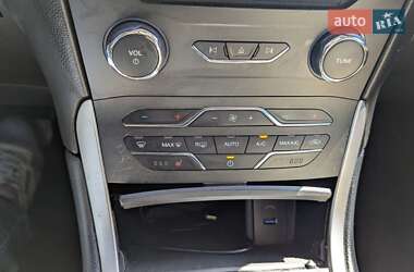 Внедорожник / Кроссовер Ford Edge 2015 в 