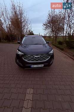 Позашляховик / Кросовер Ford Edge 2019 в 