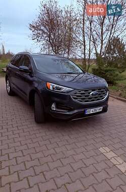 Позашляховик / Кросовер Ford Edge 2019 в 