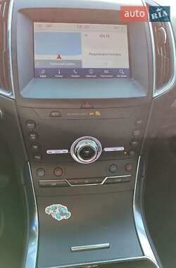 Позашляховик / Кросовер Ford Edge 2019 в 