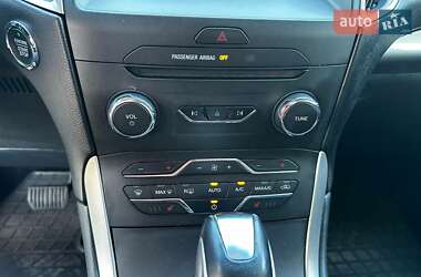 Внедорожник / Кроссовер Ford Edge 2015 в 