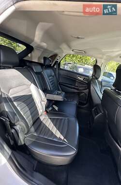 Позашляховик / Кросовер Ford Edge 2016 в 