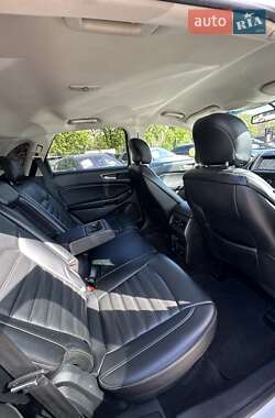 Позашляховик / Кросовер Ford Edge 2016 в 