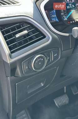 Позашляховик / Кросовер Ford Edge 2016 в 