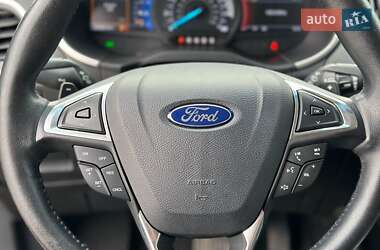 Внедорожник / Кроссовер Ford Edge 2017 в 