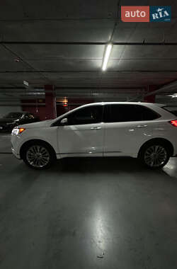 Позашляховик / Кросовер Ford Edge 2020 в 