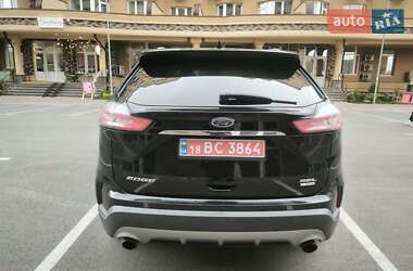 Позашляховик / Кросовер Ford Edge 2019 в 