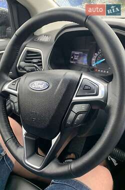 Позашляховик / Кросовер Ford Edge 2023 в 