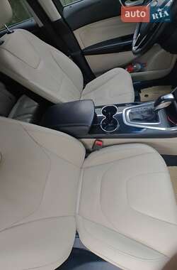 Внедорожник / Кроссовер Ford Edge 2016 в 
