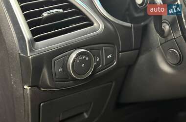 Позашляховик / Кросовер Ford Edge 2016 в 