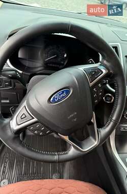 Внедорожник / Кроссовер Ford Edge 2017 в 