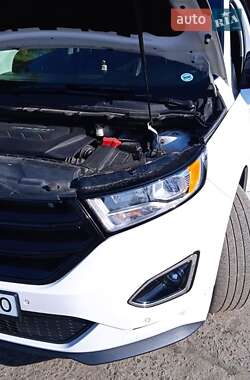 Внедорожник / Кроссовер Ford Edge 2017 в 
