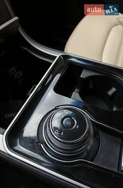 Внедорожник / Кроссовер Ford Edge 2020 в 