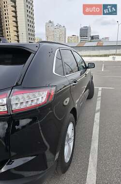 Внедорожник / Кроссовер Ford Edge 2018 в 