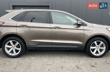 Позашляховик / Кросовер Ford Edge 2019 в 
