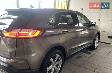 Позашляховик / Кросовер Ford Edge 2019 в 