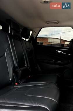 Позашляховик / Кросовер Ford Edge 2016 в 