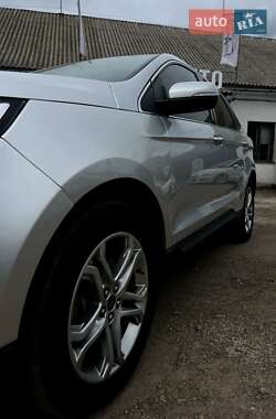 Позашляховик / Кросовер Ford Edge 2016 в 