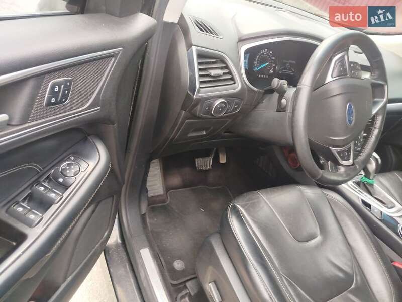 Внедорожник / Кроссовер Ford Edge 2016 в Звягеле
