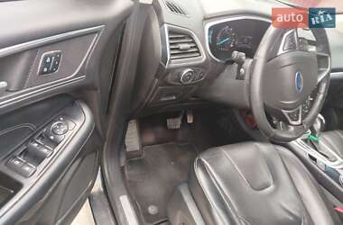 Внедорожник / Кроссовер Ford Edge 2016 в 