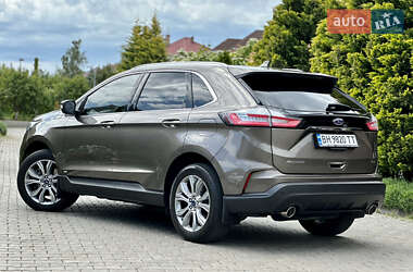 Позашляховик / Кросовер Ford Edge 2019 в 