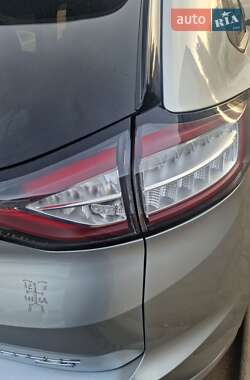 Позашляховик / Кросовер Ford Edge 2016 в 