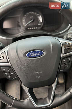 Позашляховик / Кросовер Ford Edge 2015 в 