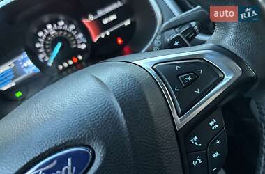 Позашляховик / Кросовер Ford Edge 2015 в 