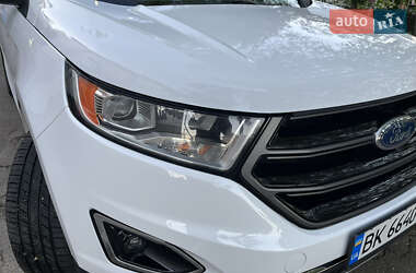 Позашляховик / Кросовер Ford Edge 2018 в 
