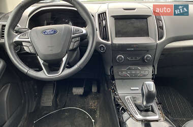 Позашляховик / Кросовер Ford Edge 2018 в 