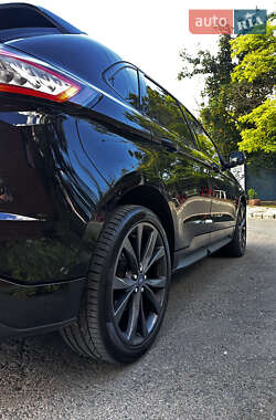 Внедорожник / Кроссовер Ford Edge 2016 в 
