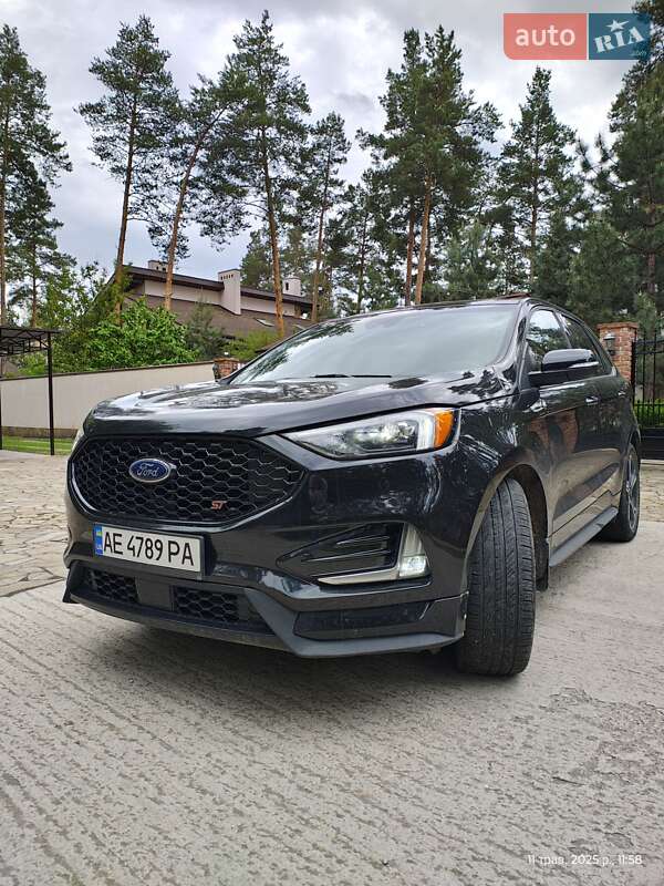 Позашляховик / Кросовер Ford Edge 2019 в 