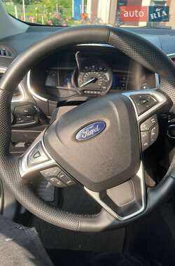 Позашляховик / Кросовер Ford Edge 2016 в 