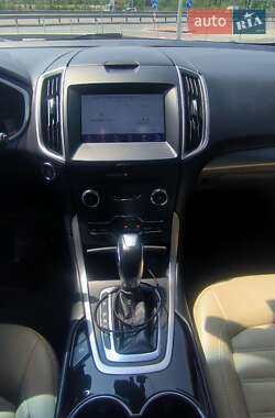 Внедорожник / Кроссовер Ford Edge 2017 в 