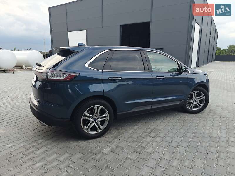 Внедорожник / Кроссовер Ford Edge 2016 в 