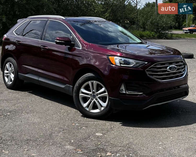 Позашляховик / Кросовер Ford Edge 2019 в 